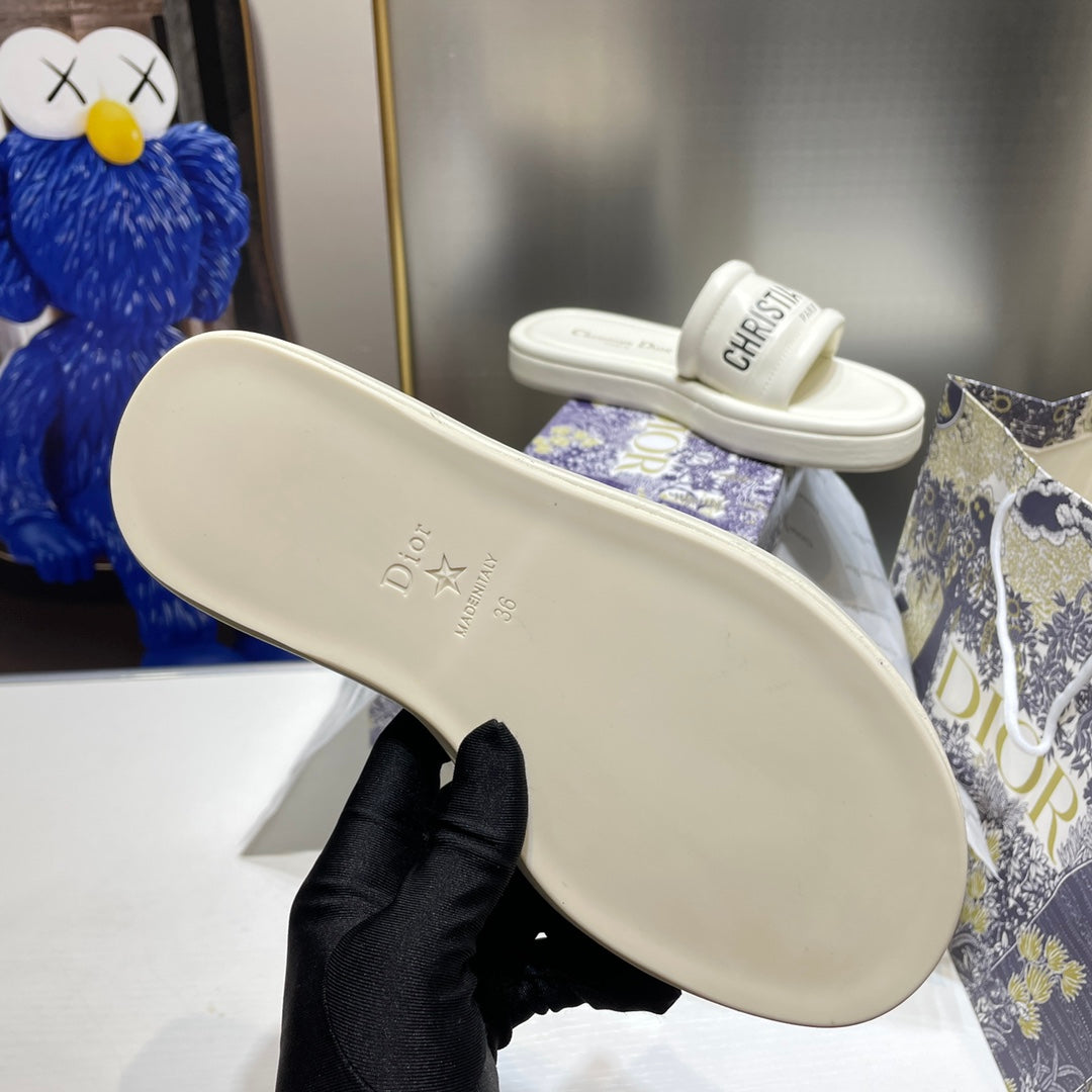 14D76ZDE Stylish slippers