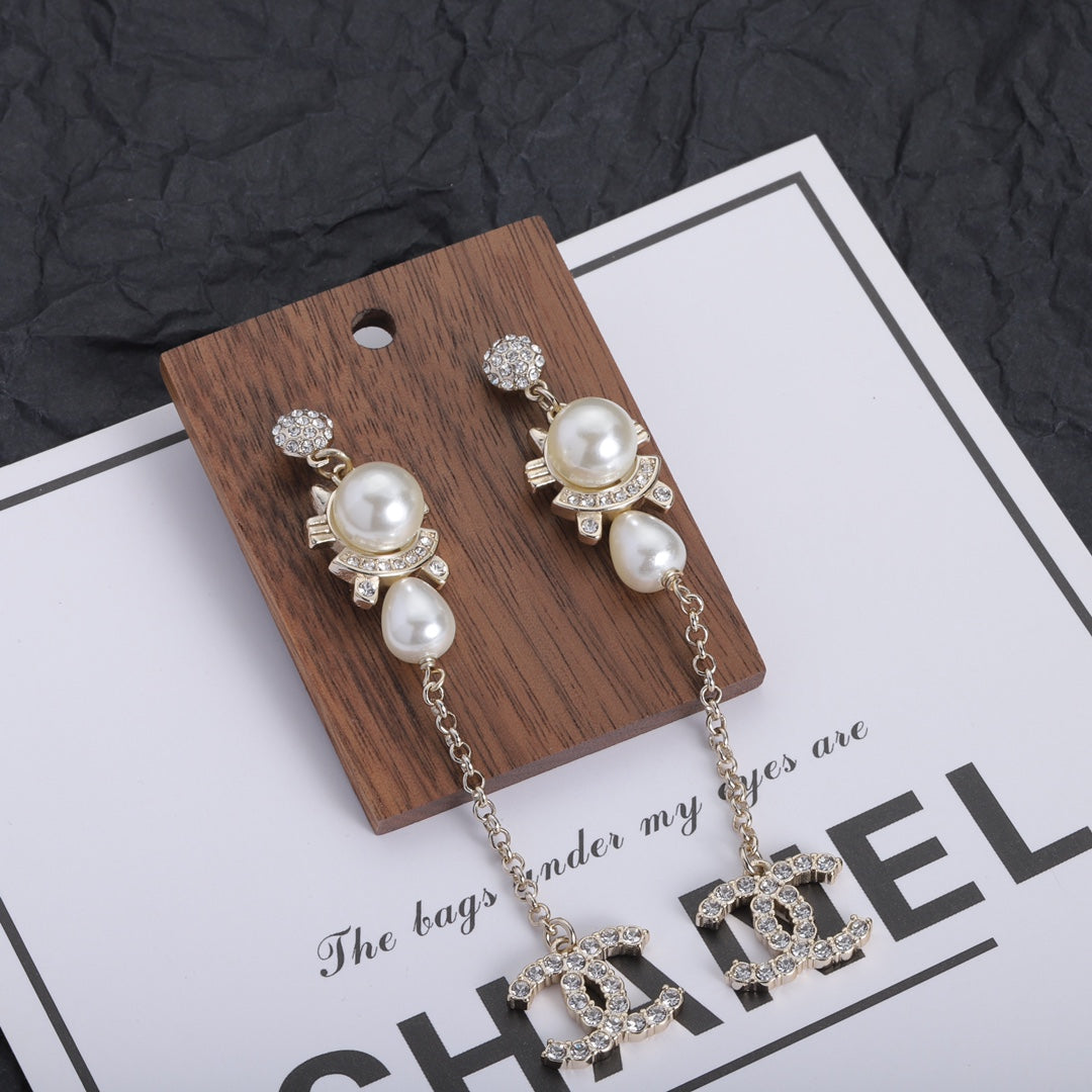 1YC125EDE Stylish Earrings
