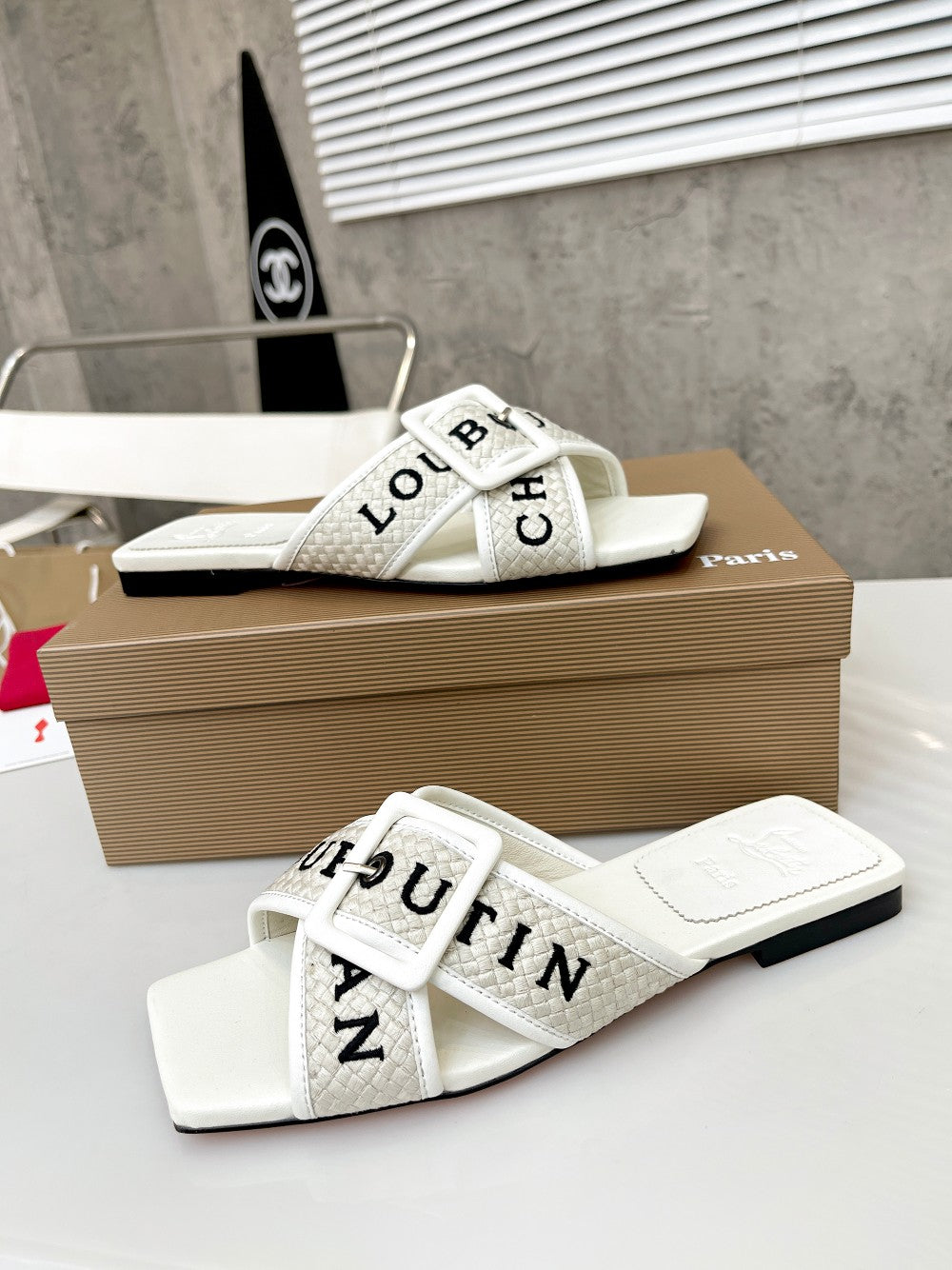 J4A43ZDE Stylish leather Slippers