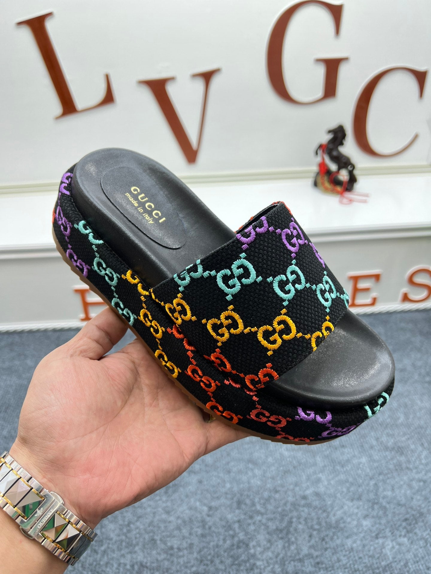 5YB72ZDE Stylish leather sandals
