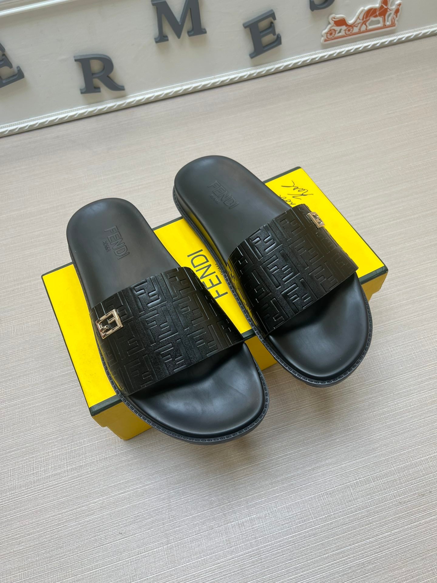 54F121ZDE Stylish slippers