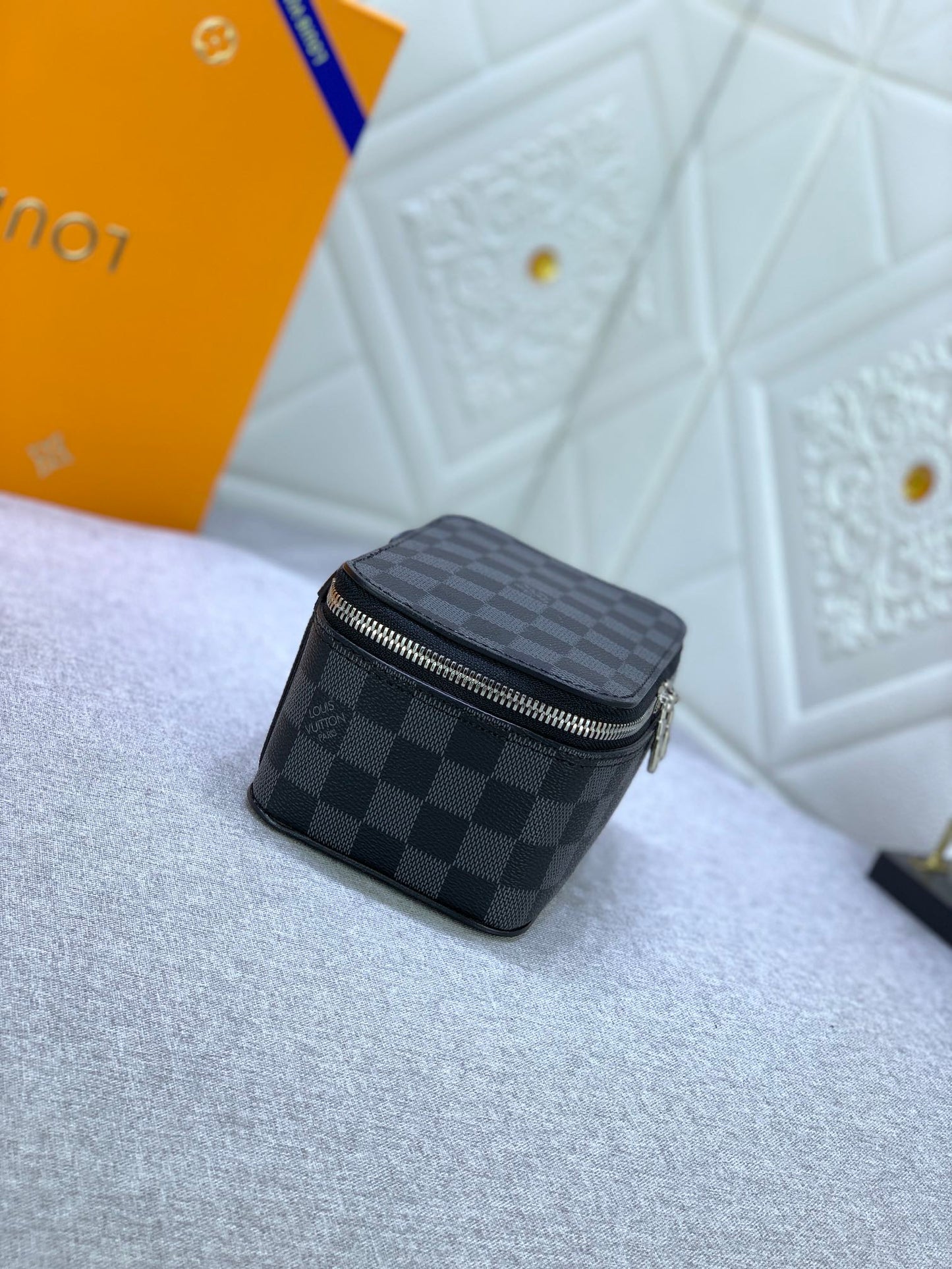 1XE272BDE Stylish leather bag 