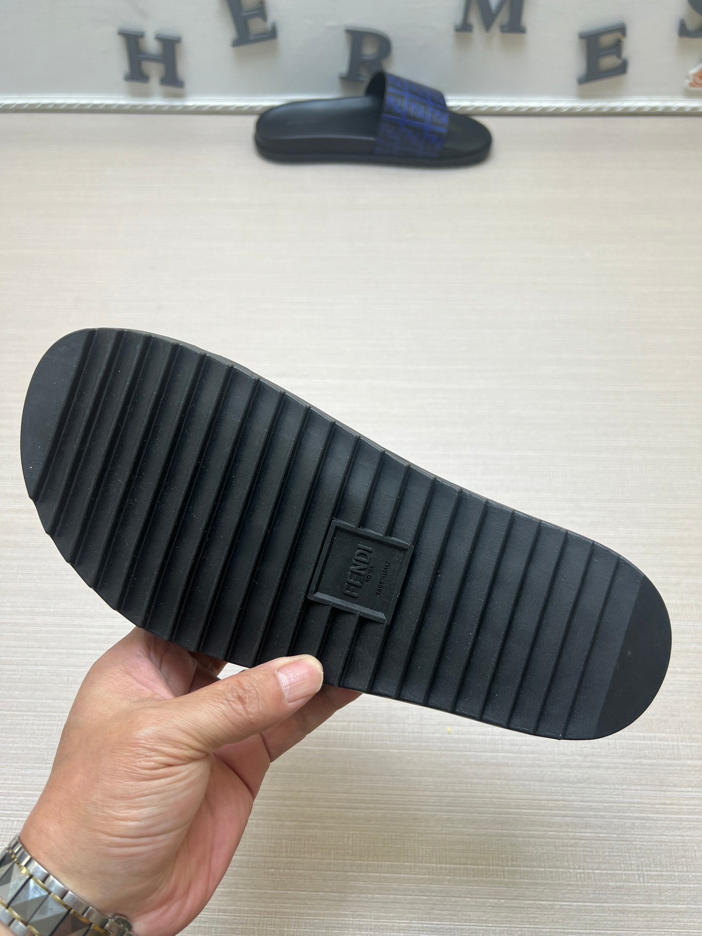 54F121ZDE Stylish slippers