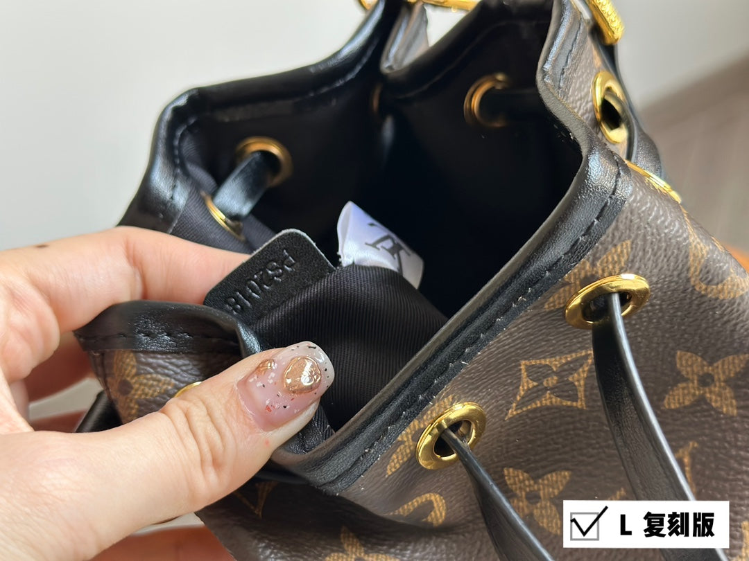 6XE215BDE Stylish leather bag 