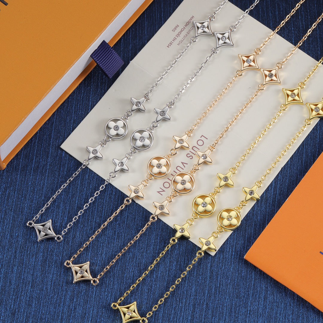 175RE31XDE Stylish  Necklaces .