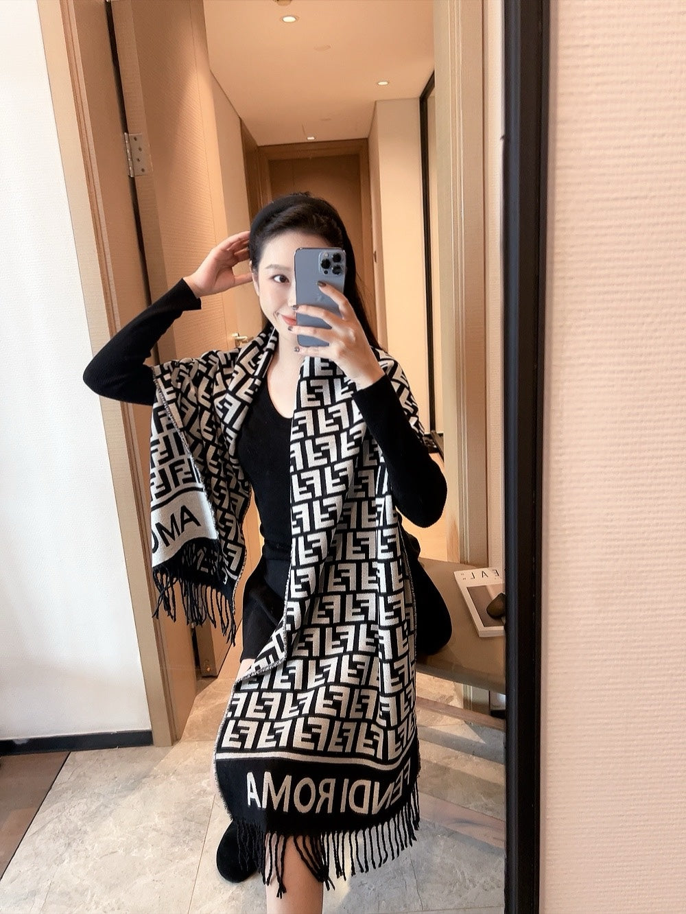 185ZF12WDE Stylish Winter Scarves