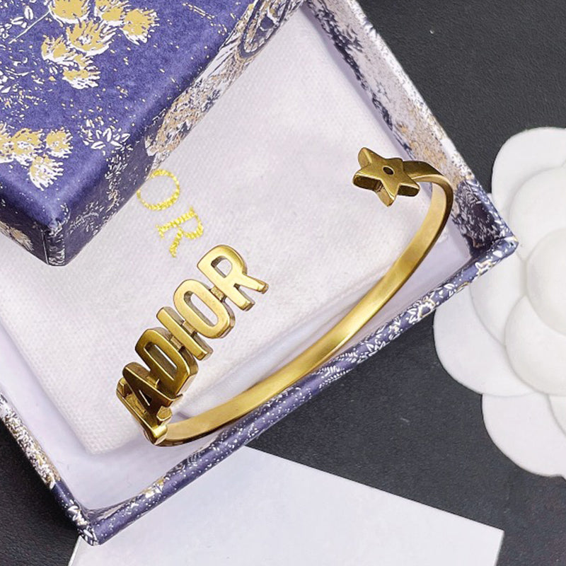 3D402KDE Stylish Bracelets