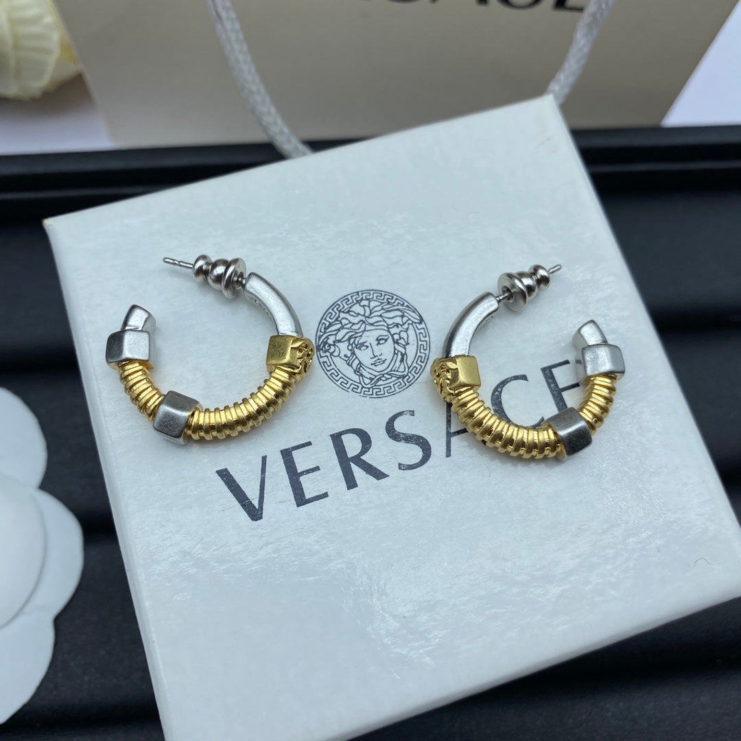1YV467EDE Stylish Earrings