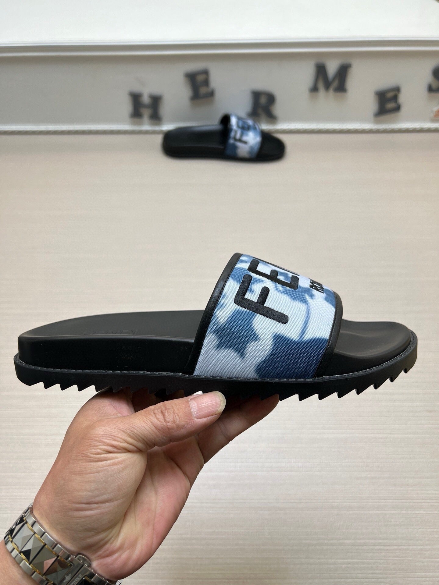 54F24ZDE Stylish slippers