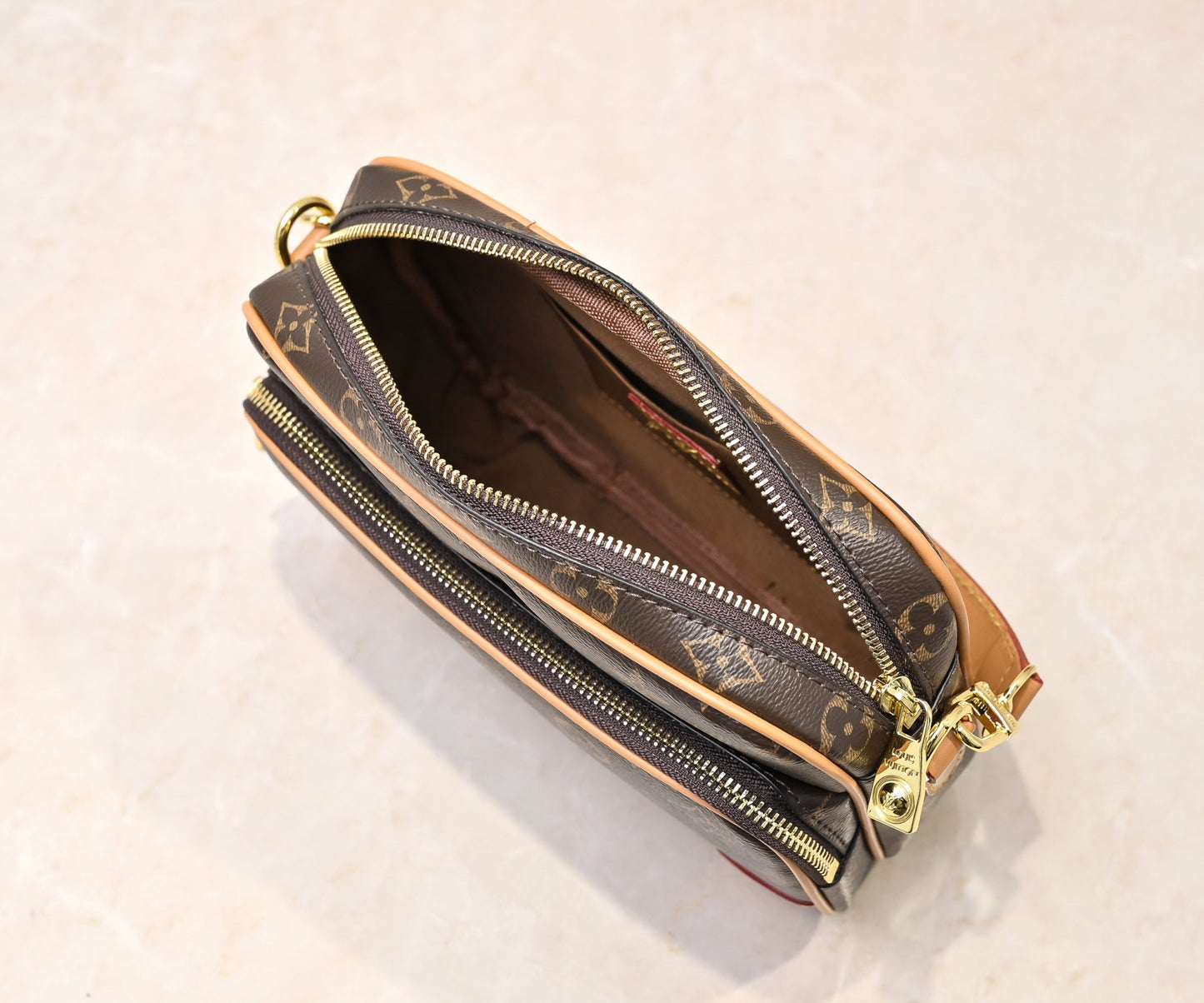 2WE7BDE Stylish leather bag