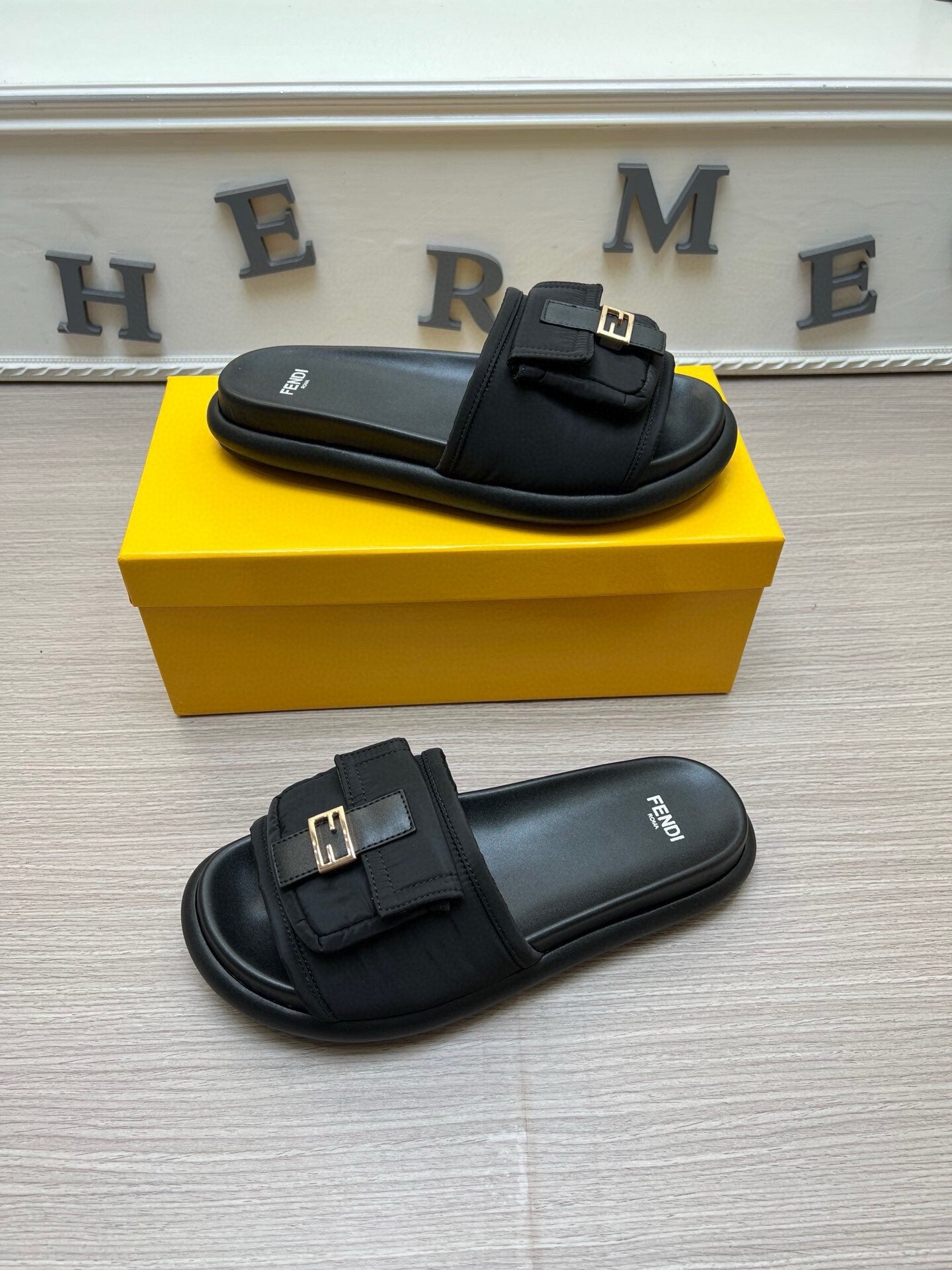 54F125ZDE Stylish slippers