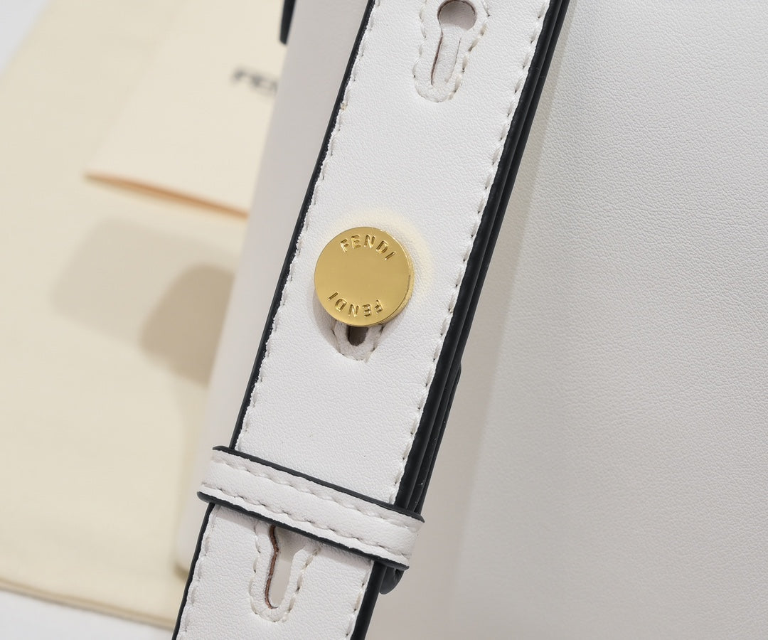 2XF132BDE Stylish leather bag 