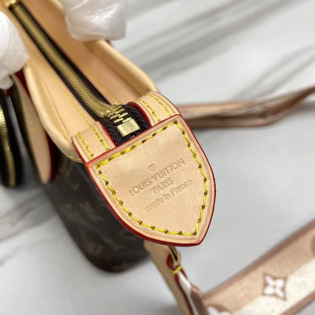 2XE85BDE Stylish leather bag 