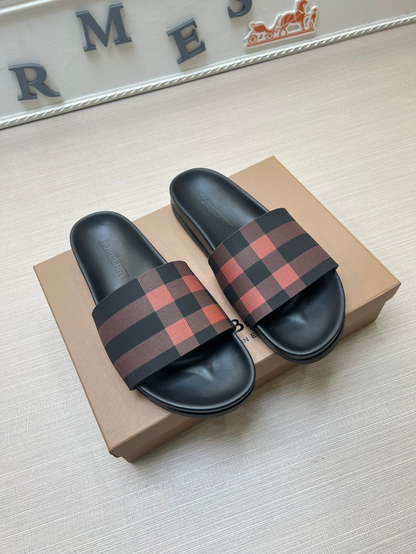 54R119ZDE Stylish slippers