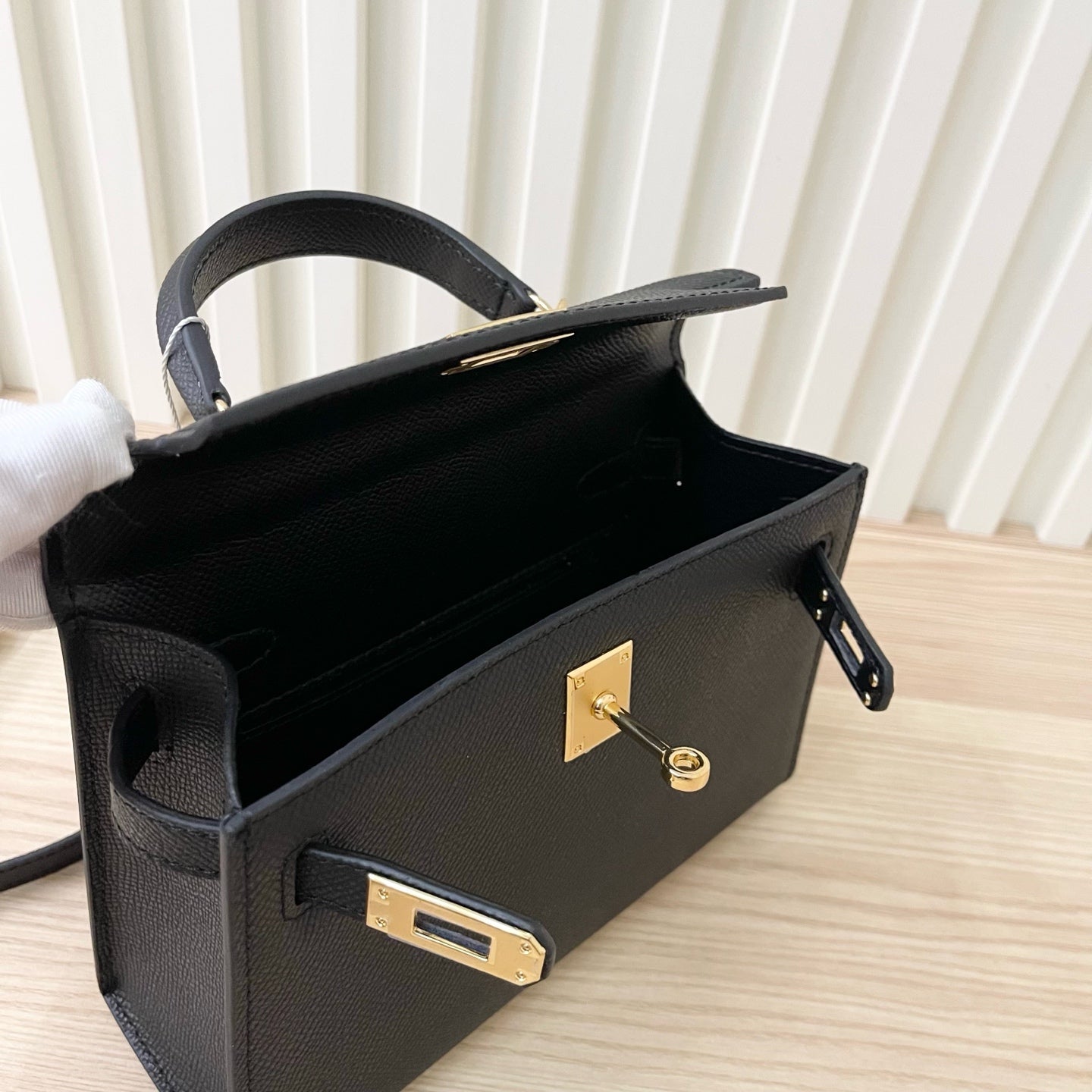 2WH26BDE Stylish leather bag