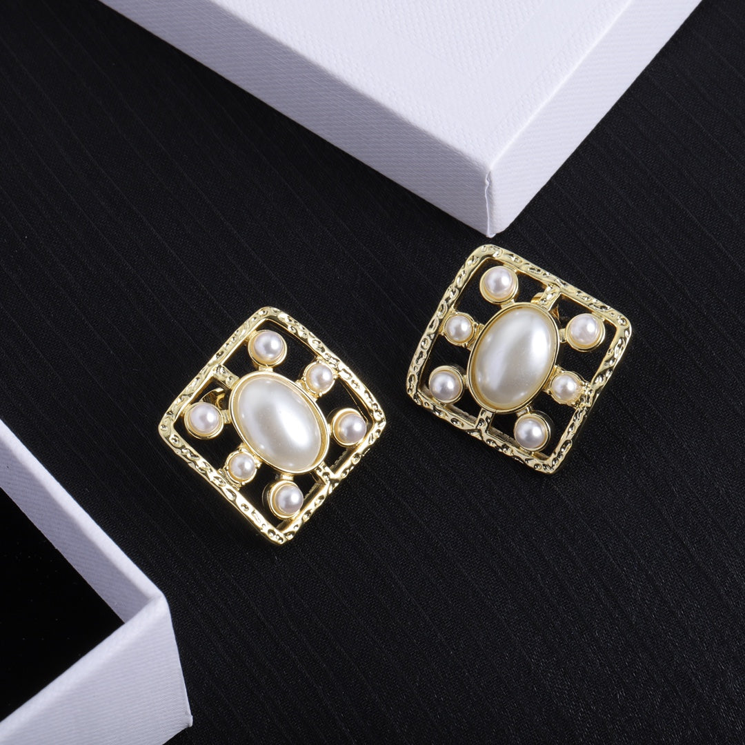 1NCL164EDE Stylish Earrings
