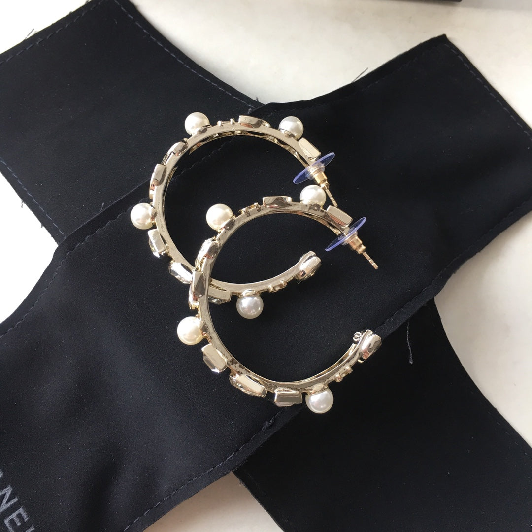 14C115EDE Stylish Earrings