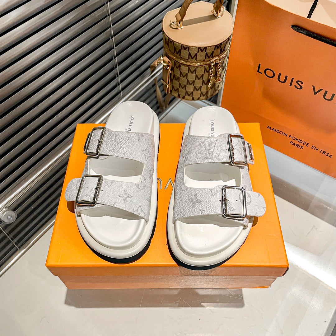 14E194ZDE Stylish Slippers