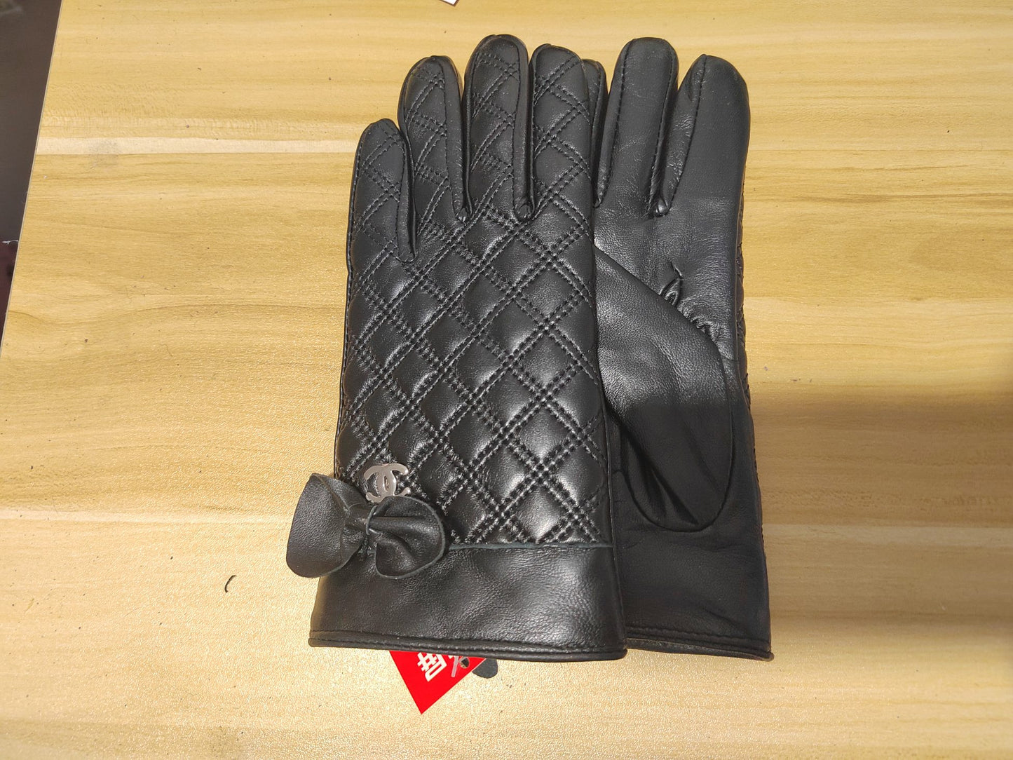 24C79SDE Stylish gloves