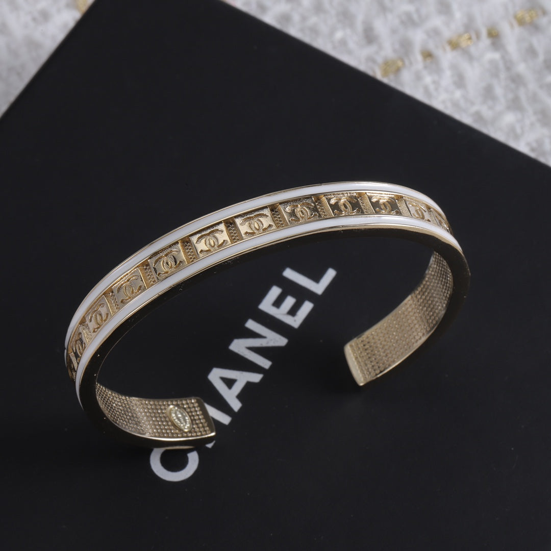 14C315KDE Stylish Bracelets