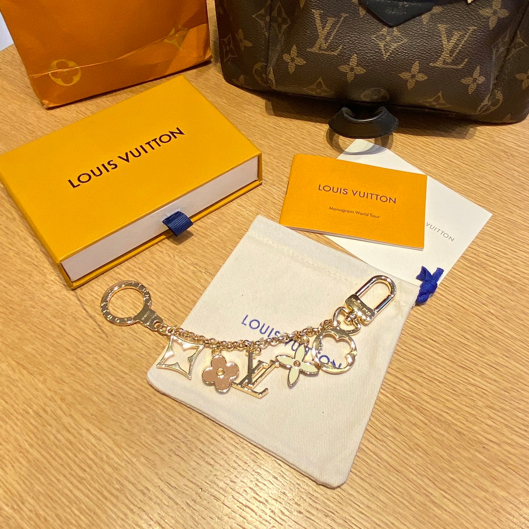 1E17ADE Stylish Keychains