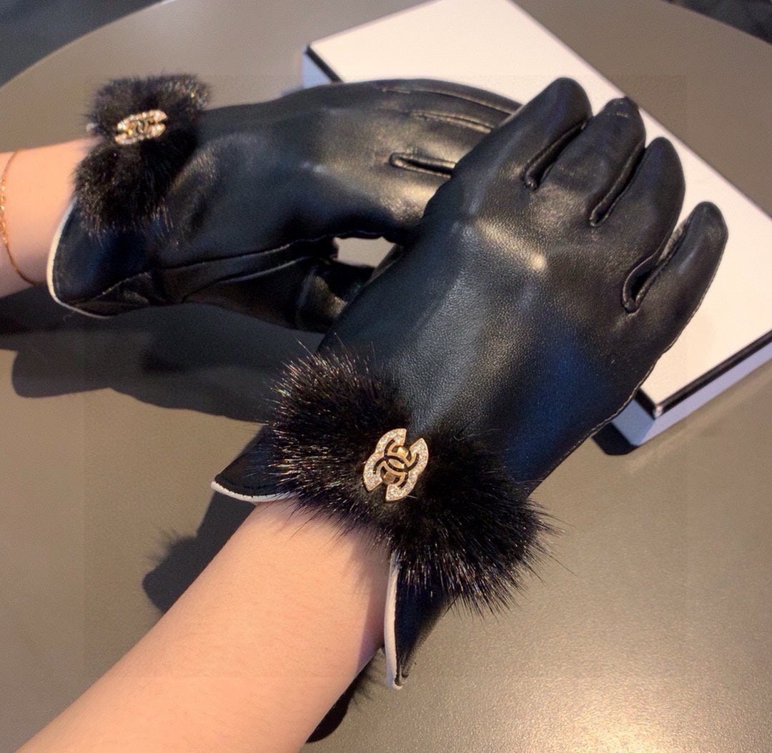 14C15SDE Stylish sheepskin gloves