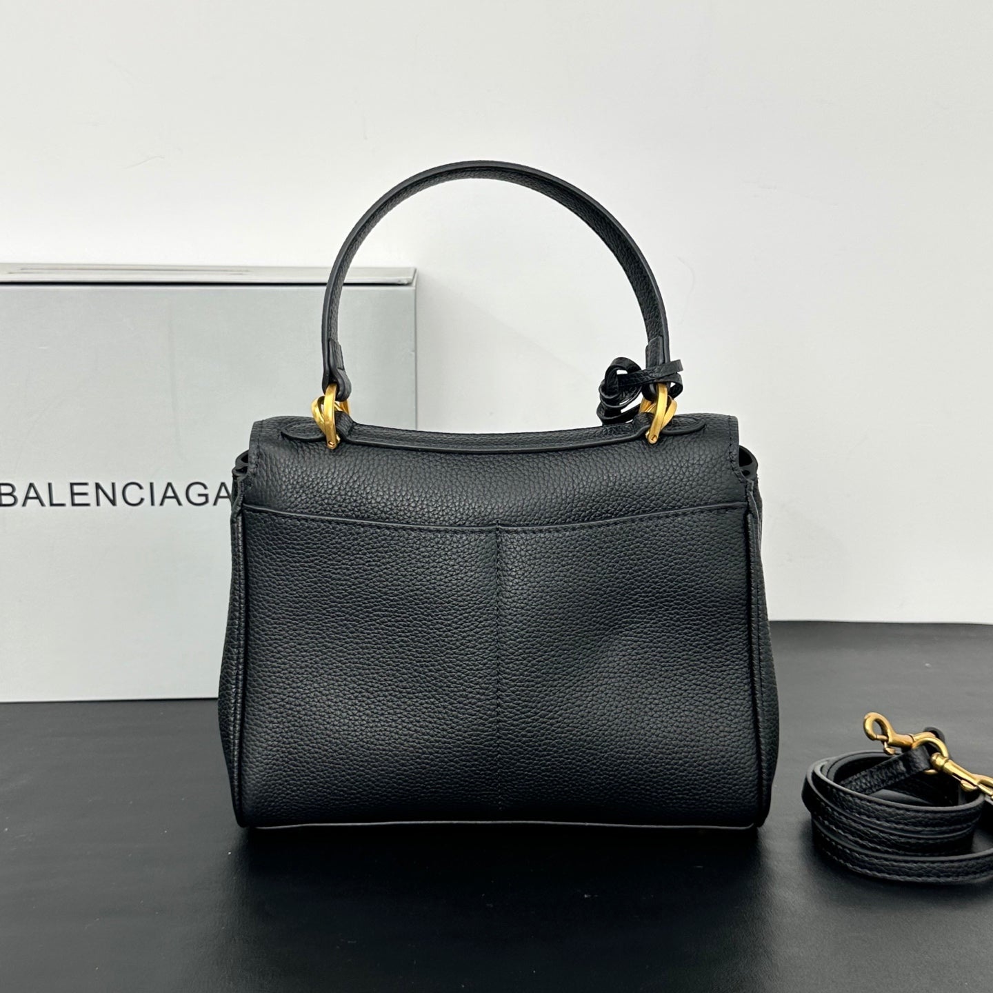 15XJ4BDE Stylish leather bag