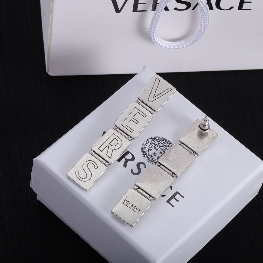 1NV67EDE Stylish Earrings