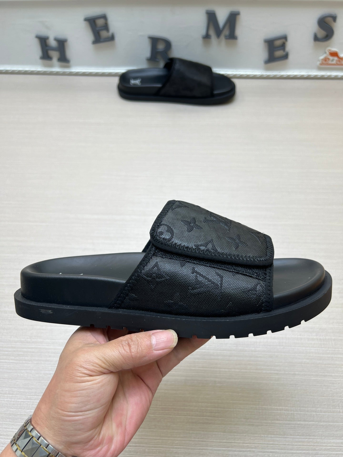 54E14ZDE Stylish slippers