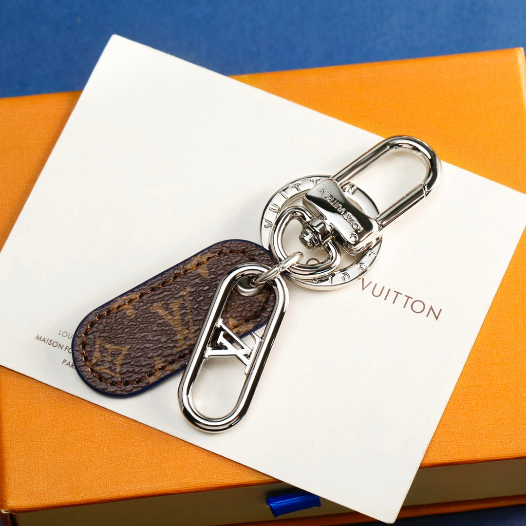 14E12ADE Stylish key closure
