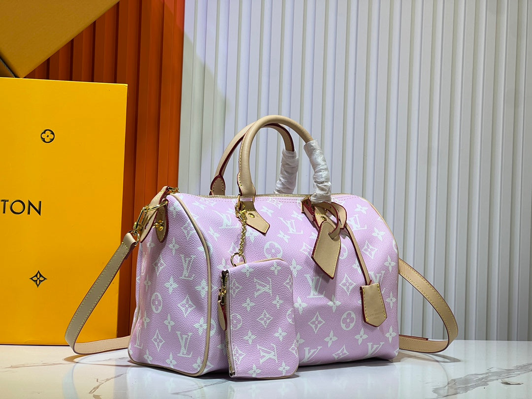 155XE16BDE Stylish leather bag