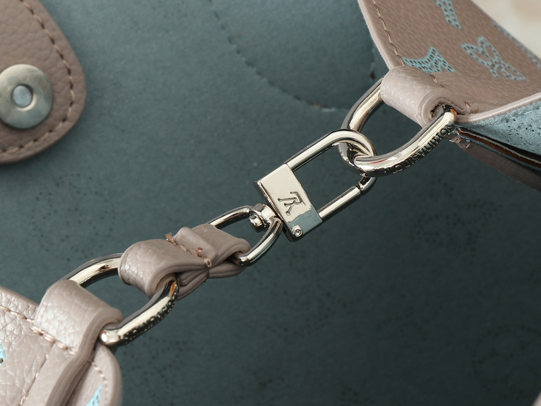 1XE58BDE Stylish leather bag