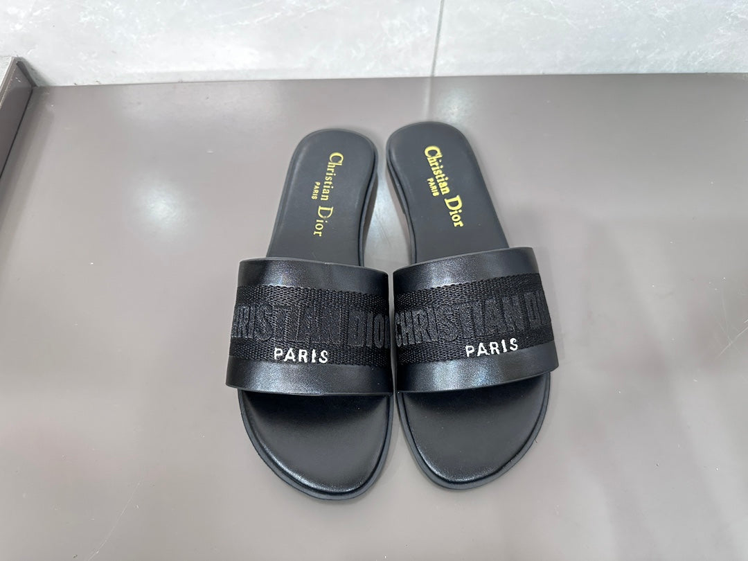 14D32ZDE Stylish slippers