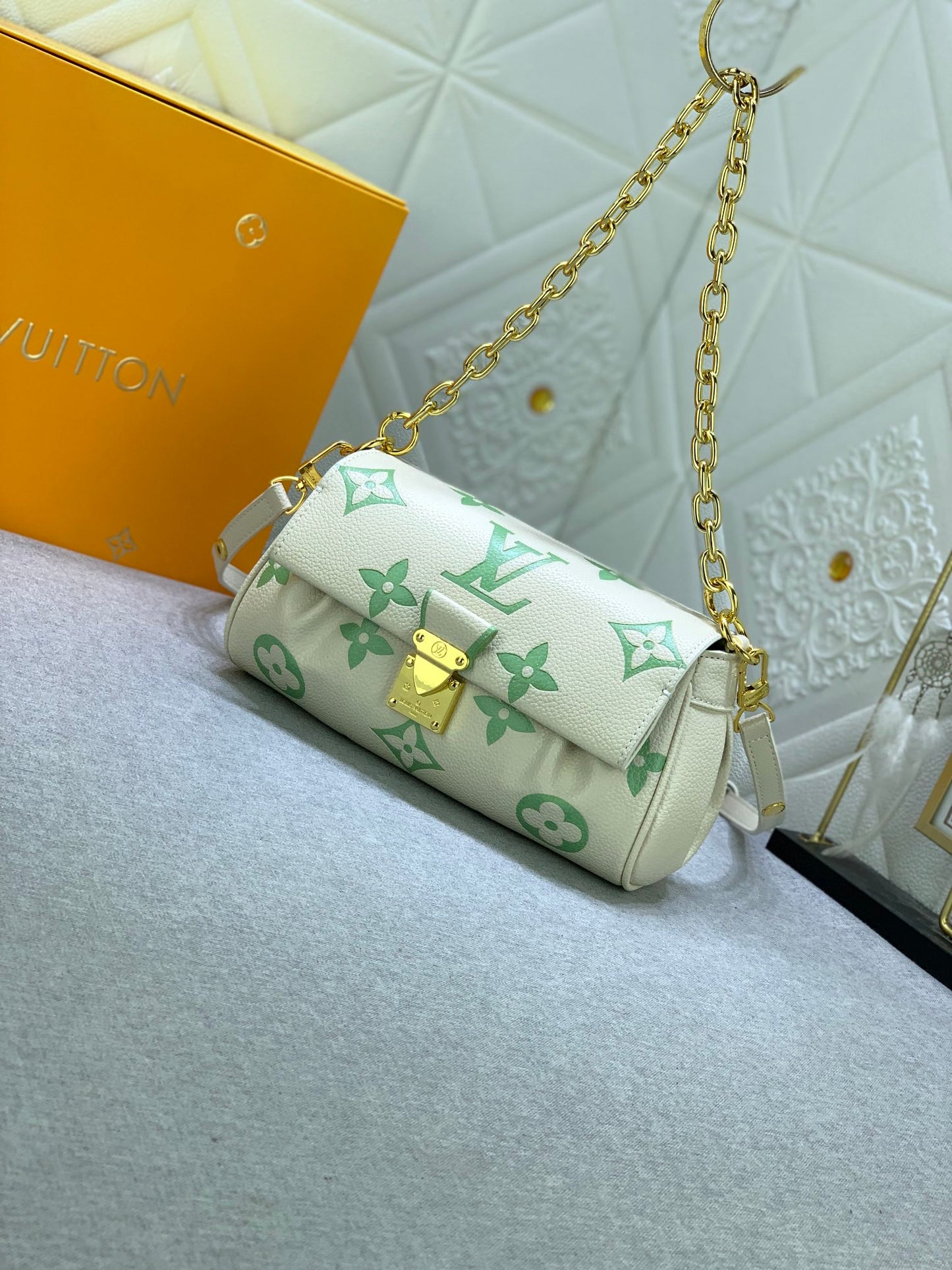 2XR363BDE Stylish leather bag 