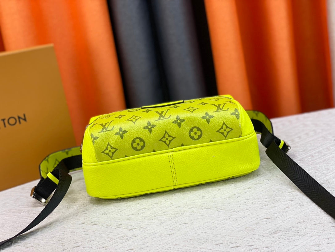 2XE261BDE Stylish leather bag 