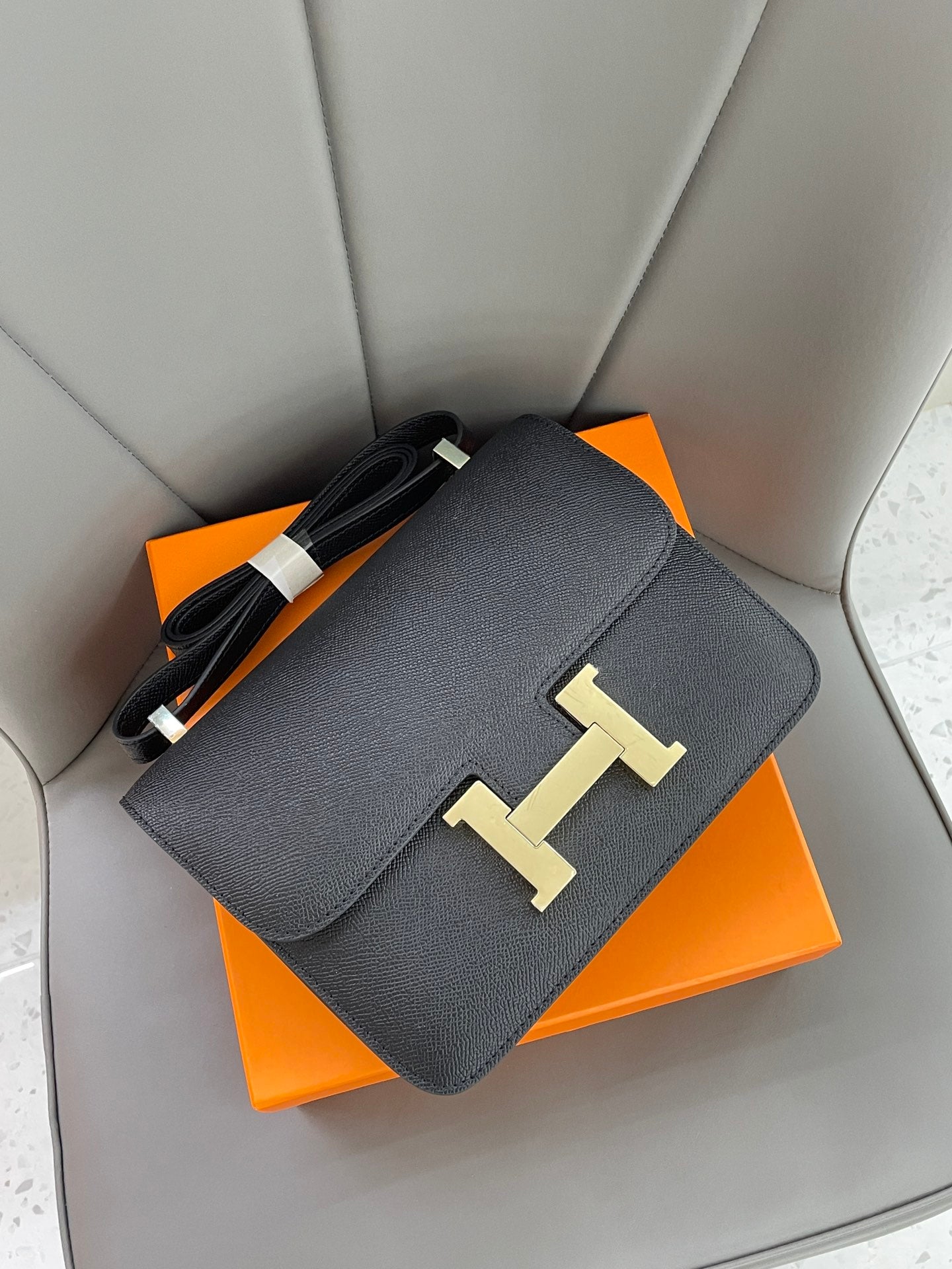 155NH64BDE Stylish leather bag