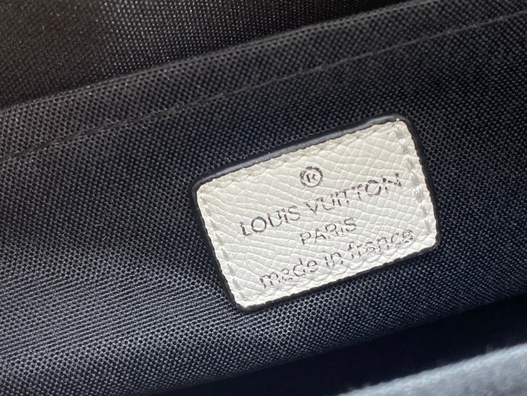 2XE261BDE Stylish leather bag 