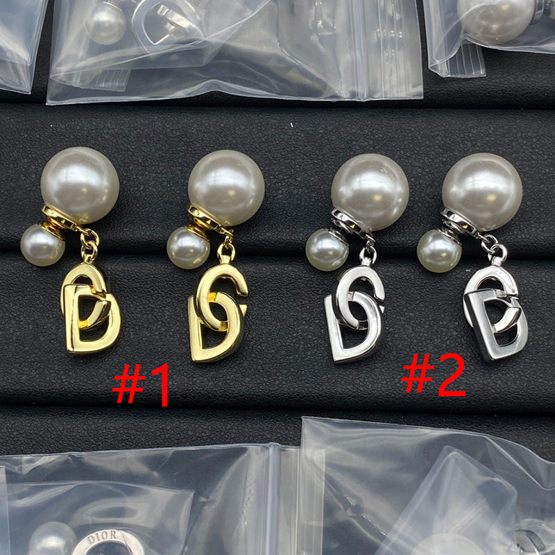 1YD467EDE Stylish Earrings