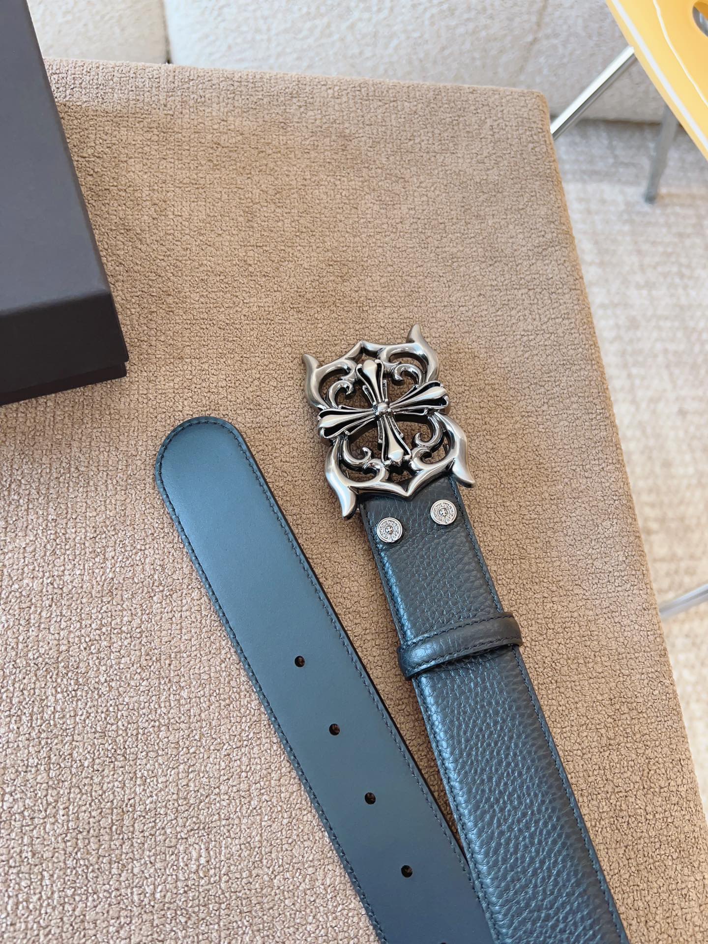 255RA15PDE Stylish  High quality belt With full package