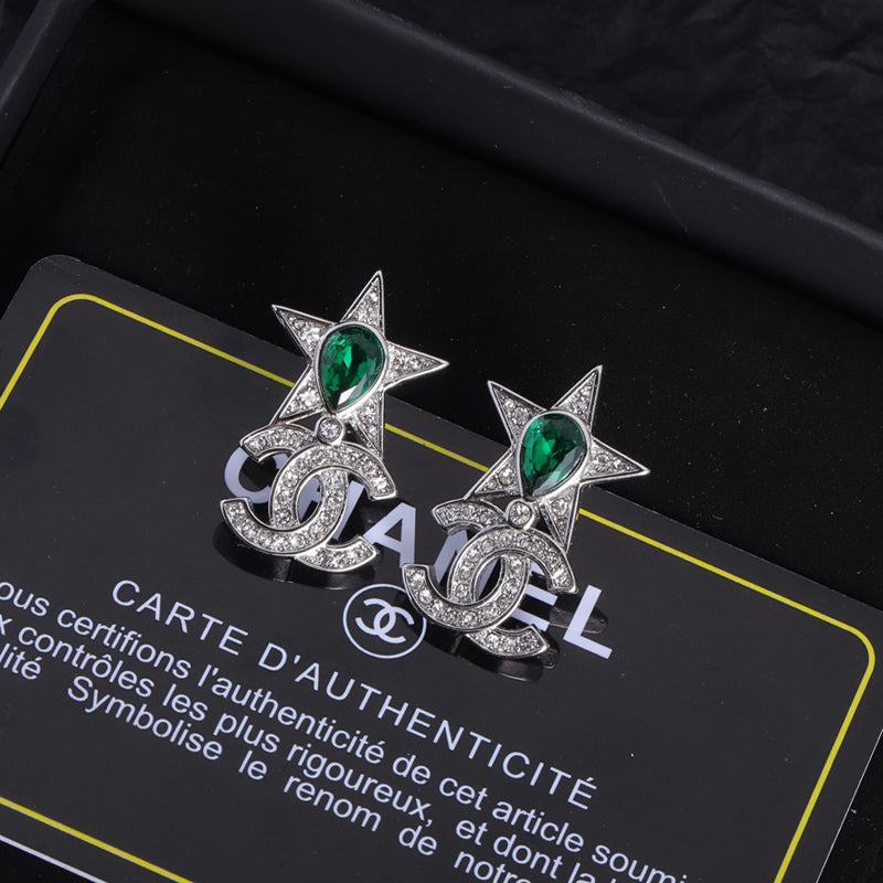 15QC13EDE Stylish Earrings