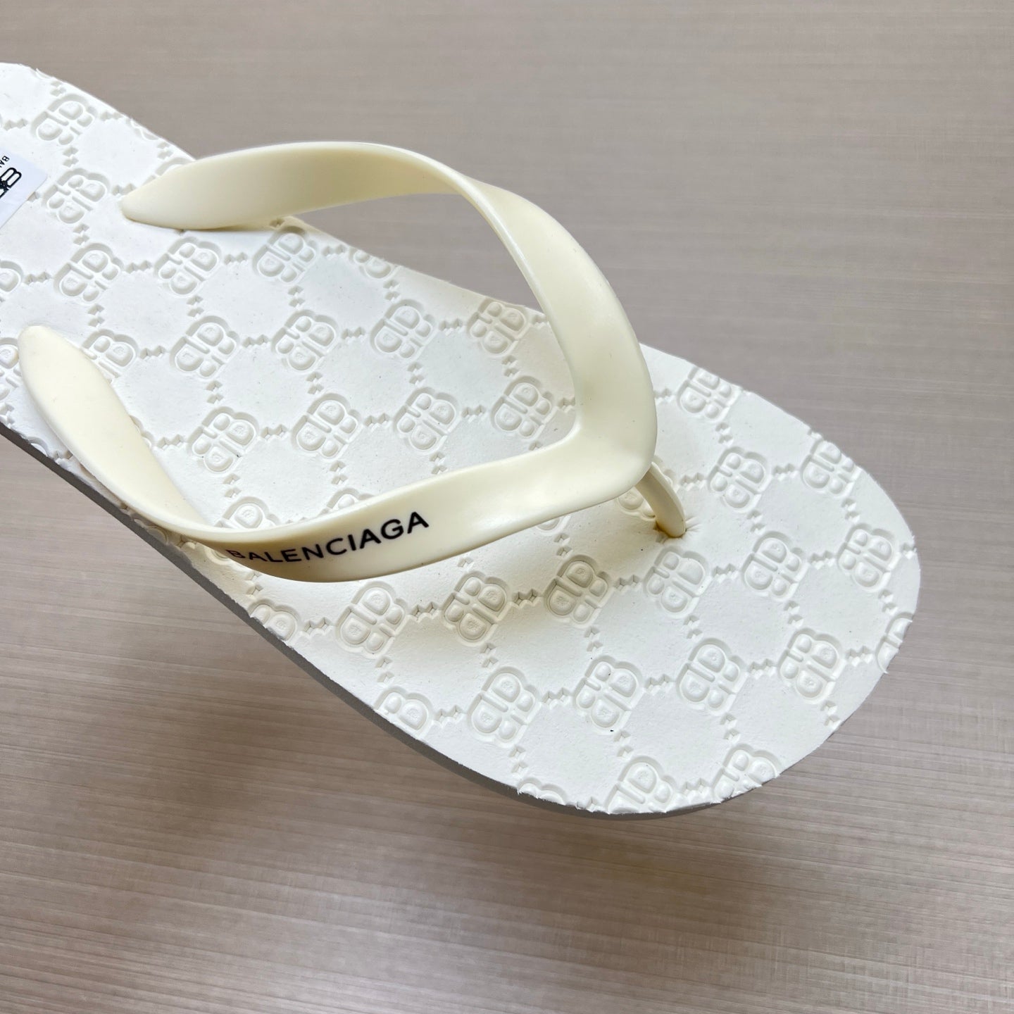 5QB16ZDE Stylish Slippers