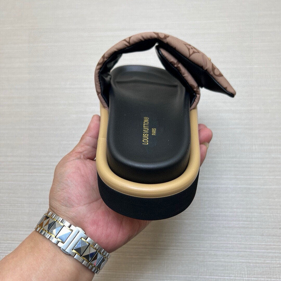5QE9ZDE Stylish Slippers