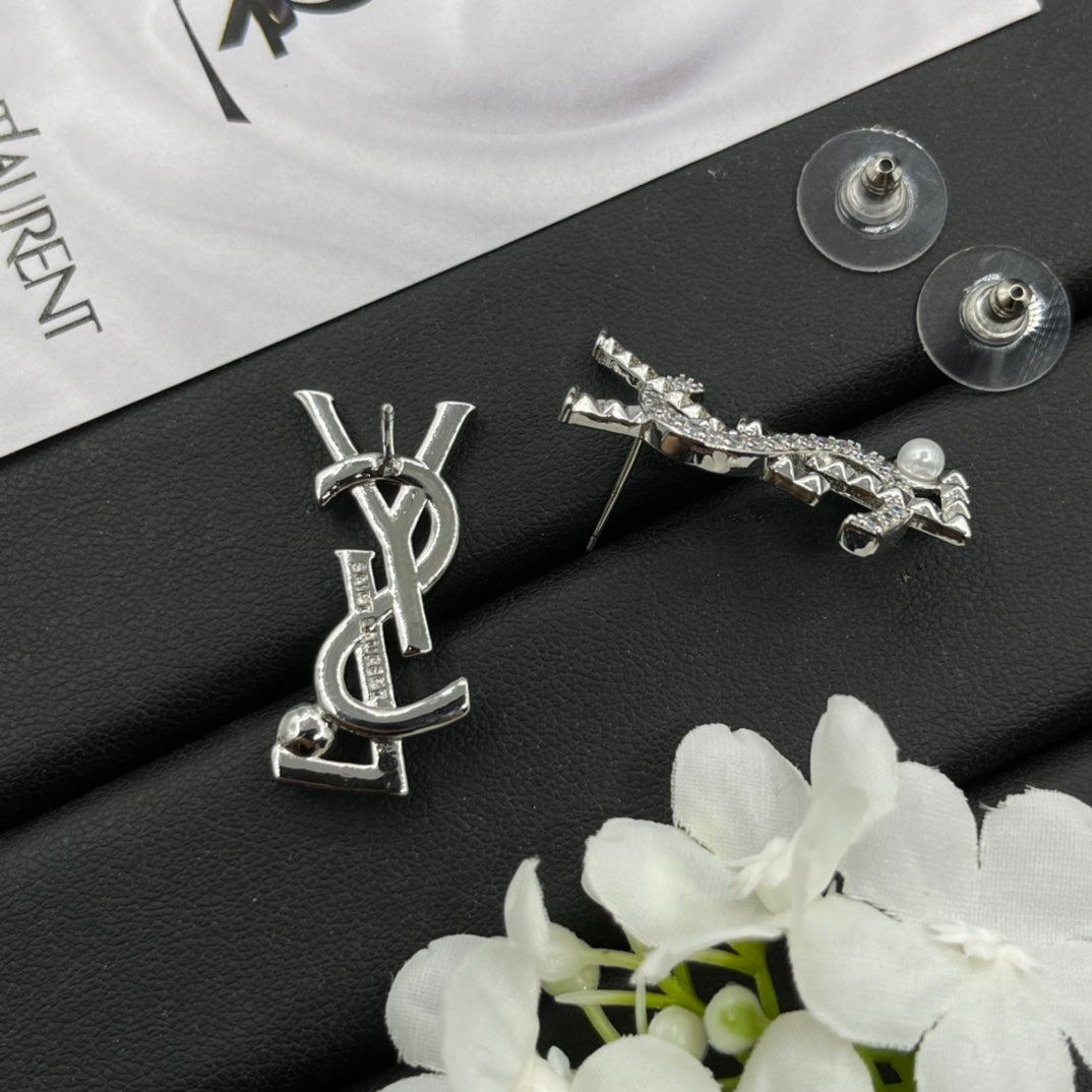 1YSL464EDE Stylish Earrings