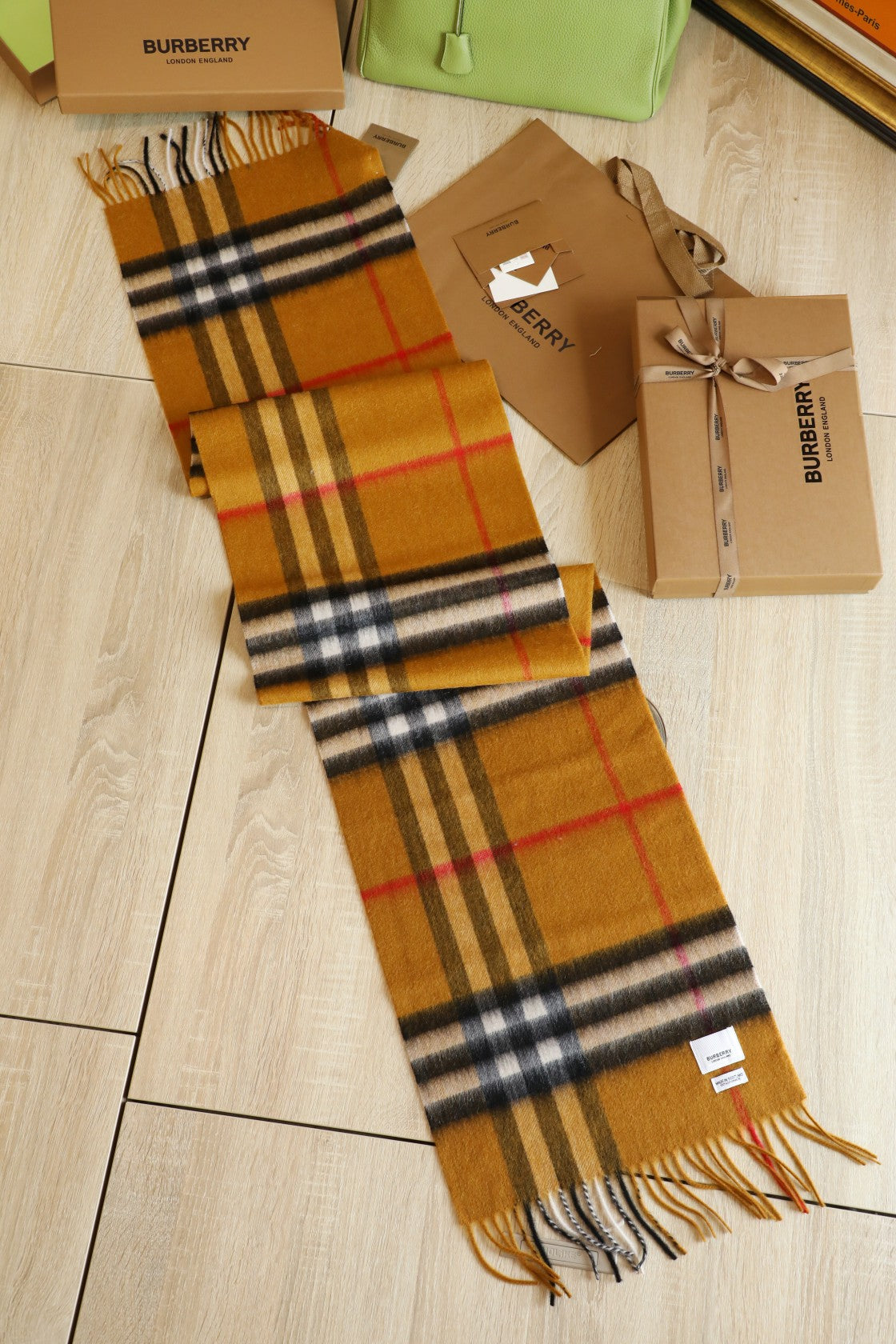 185ZR3WDE Stylish Winter Scarves