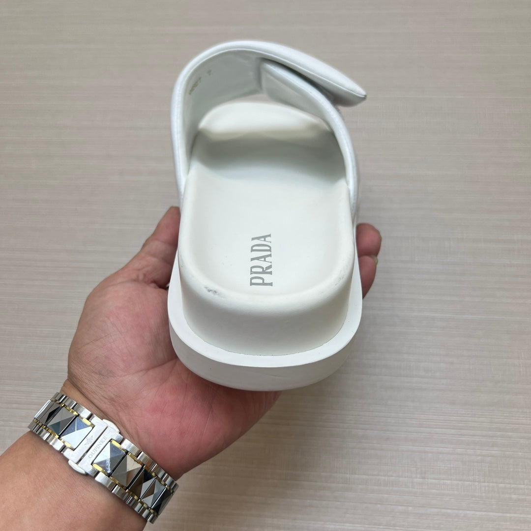 54PD5ZDE Stylish slippers