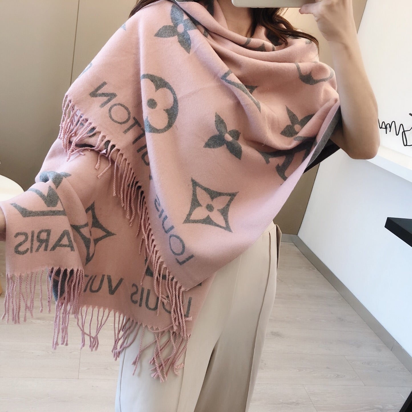175RE48WDE Stylish Winter Scarves