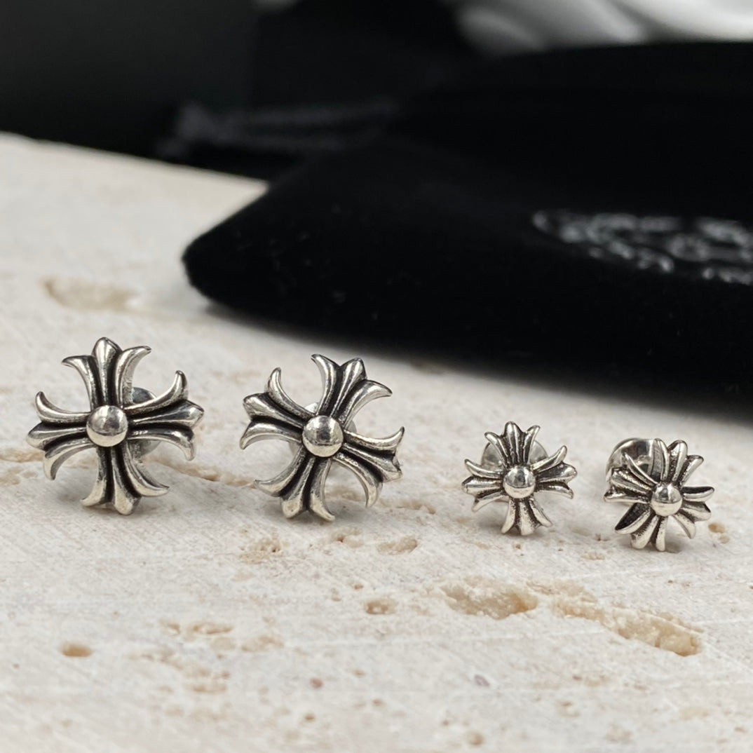 15QA4EDE Stylish Earrings