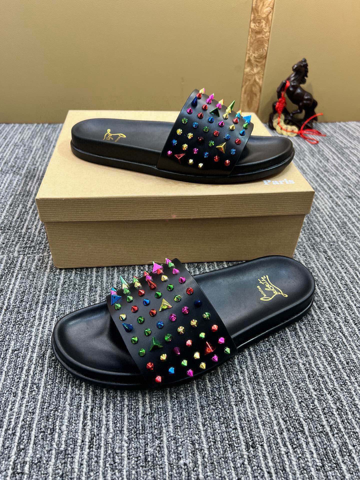 54A126ZDE Stylish slippers