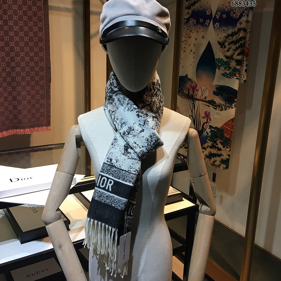 175RD49WDE Stylish Winter Scarves