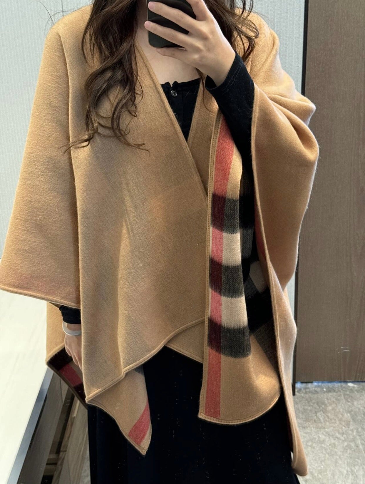 185ZR52WDE Stylish cape